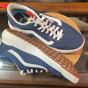 Vans Men's Navy and White Sneakers